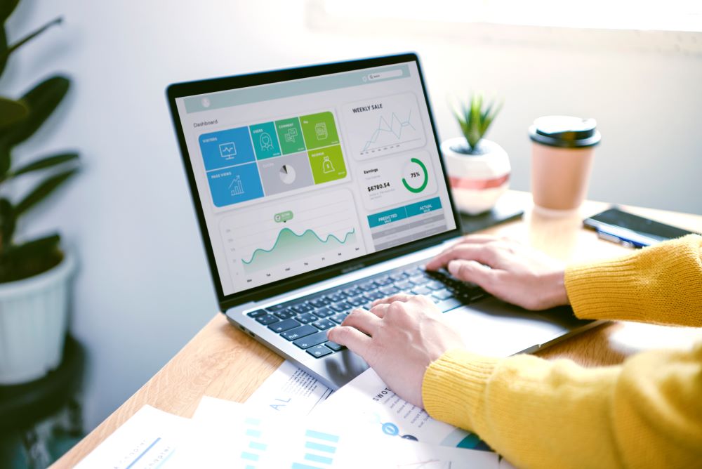 businesspeople-working-finance-accounting-analyze-financi Search Engine Optimization